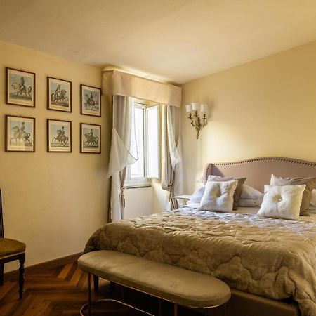 Palazzo Lari Sarzana Hotel ภายนอก รูปภาพ