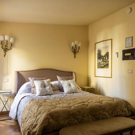 Palazzo Lari Sarzana Hotel ภายนอก รูปภาพ
