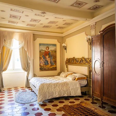 Palazzo Lari Sarzana Hotel ภายนอก รูปภาพ