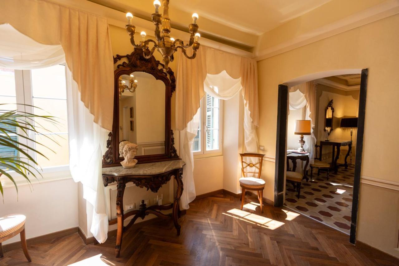 Palazzo Lari Sarzana Hotel ภายนอก รูปภาพ
