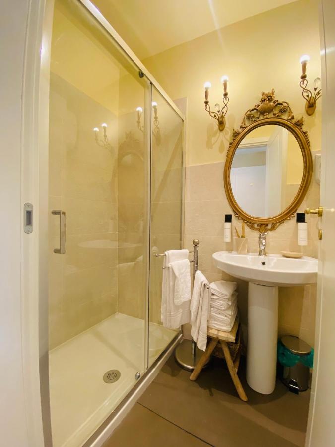 Palazzo Lari Sarzana Hotel ภายนอก รูปภาพ