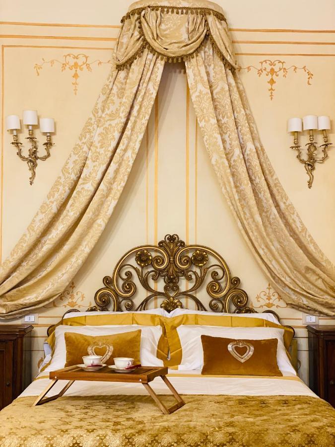 Palazzo Lari Sarzana Hotel ภายนอก รูปภาพ