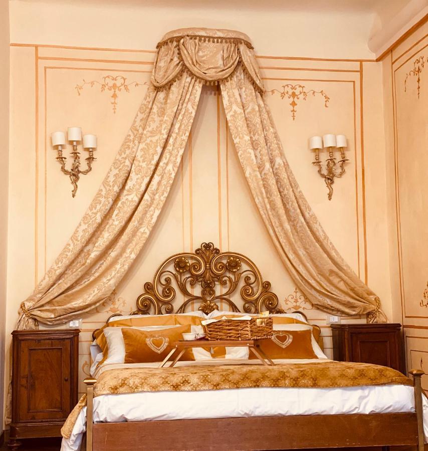Palazzo Lari Sarzana Hotel ภายนอก รูปภาพ