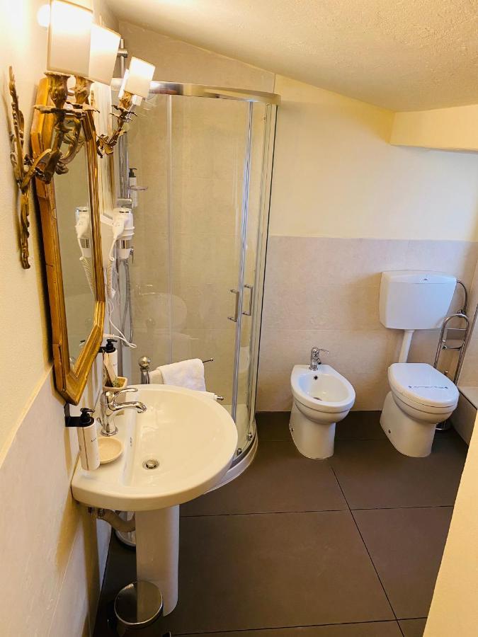 Palazzo Lari Sarzana Hotel ภายนอก รูปภาพ