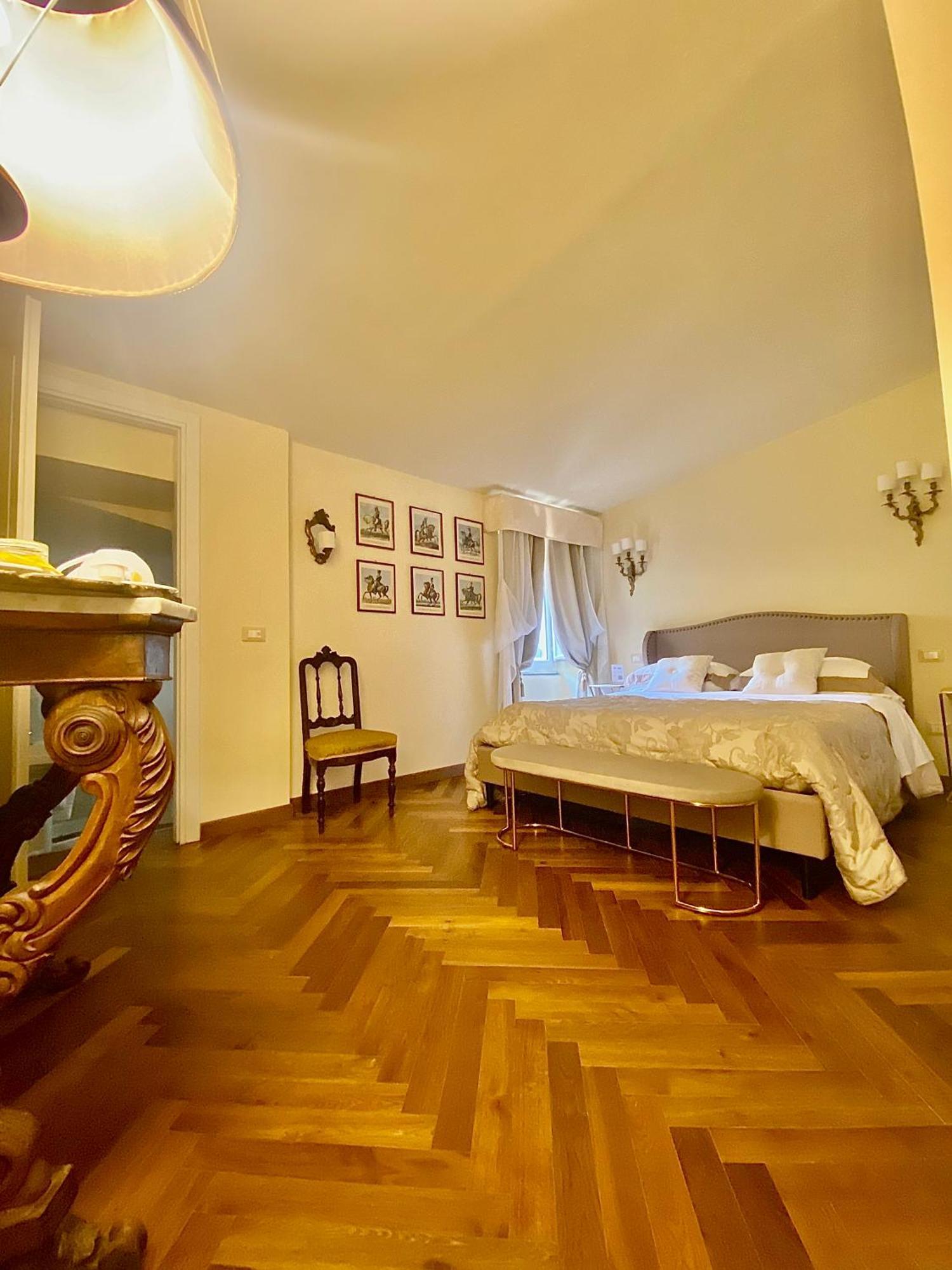 Palazzo Lari Sarzana Hotel ภายนอก รูปภาพ