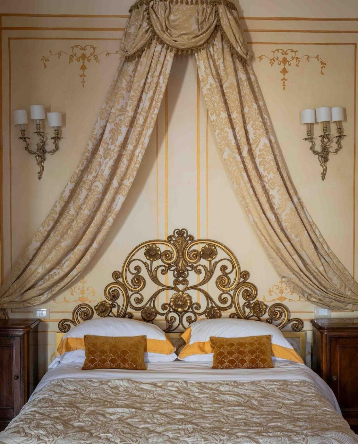 Palazzo Lari Sarzana Hotel ภายนอก รูปภาพ