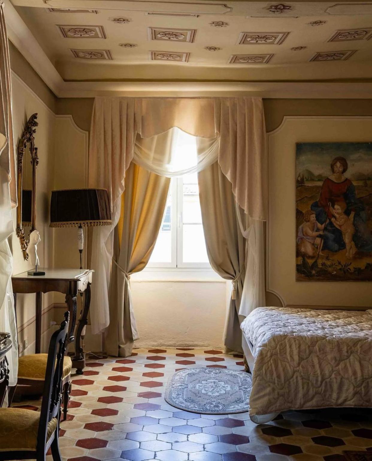 Palazzo Lari Sarzana Hotel ภายนอก รูปภาพ