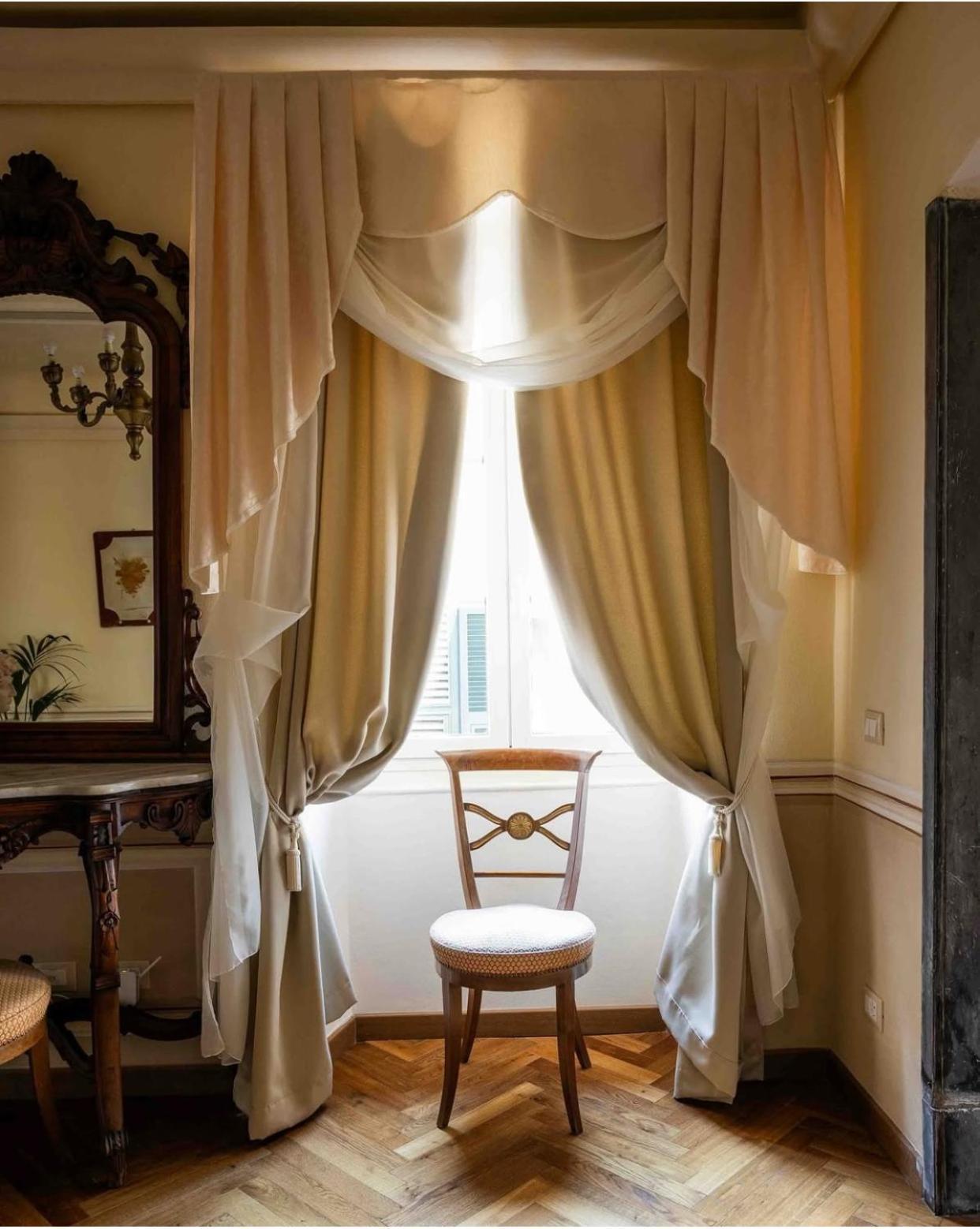 Palazzo Lari Sarzana Hotel ภายนอก รูปภาพ