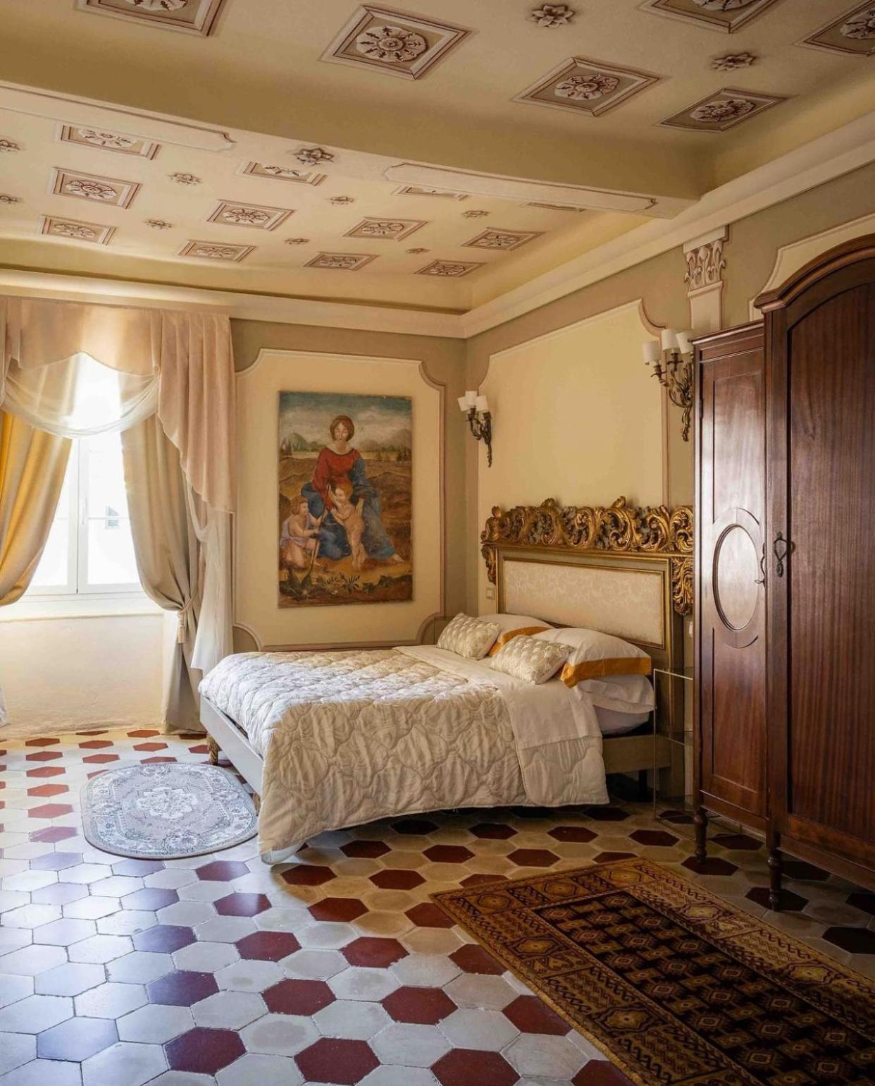 Palazzo Lari Sarzana Hotel ภายนอก รูปภาพ