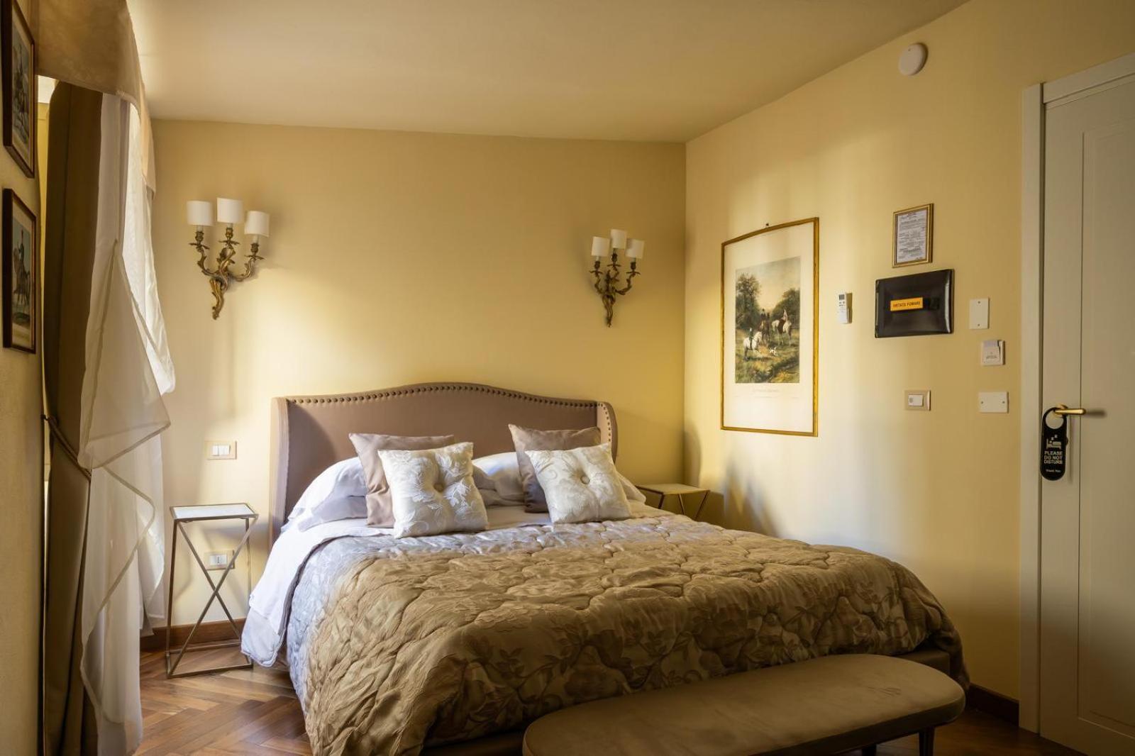 Palazzo Lari Sarzana Hotel ภายนอก รูปภาพ
