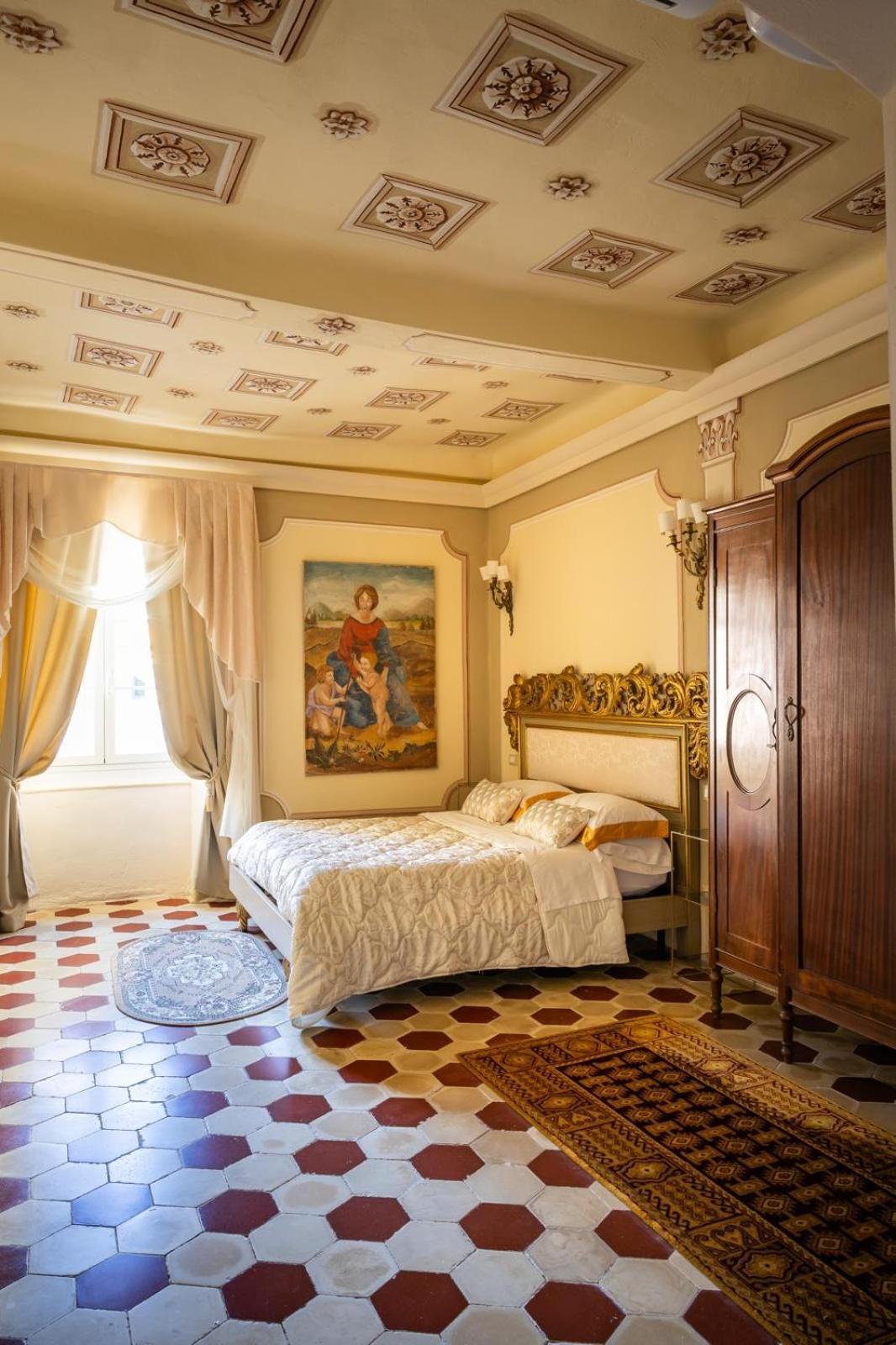 Palazzo Lari Sarzana Hotel ภายนอก รูปภาพ
