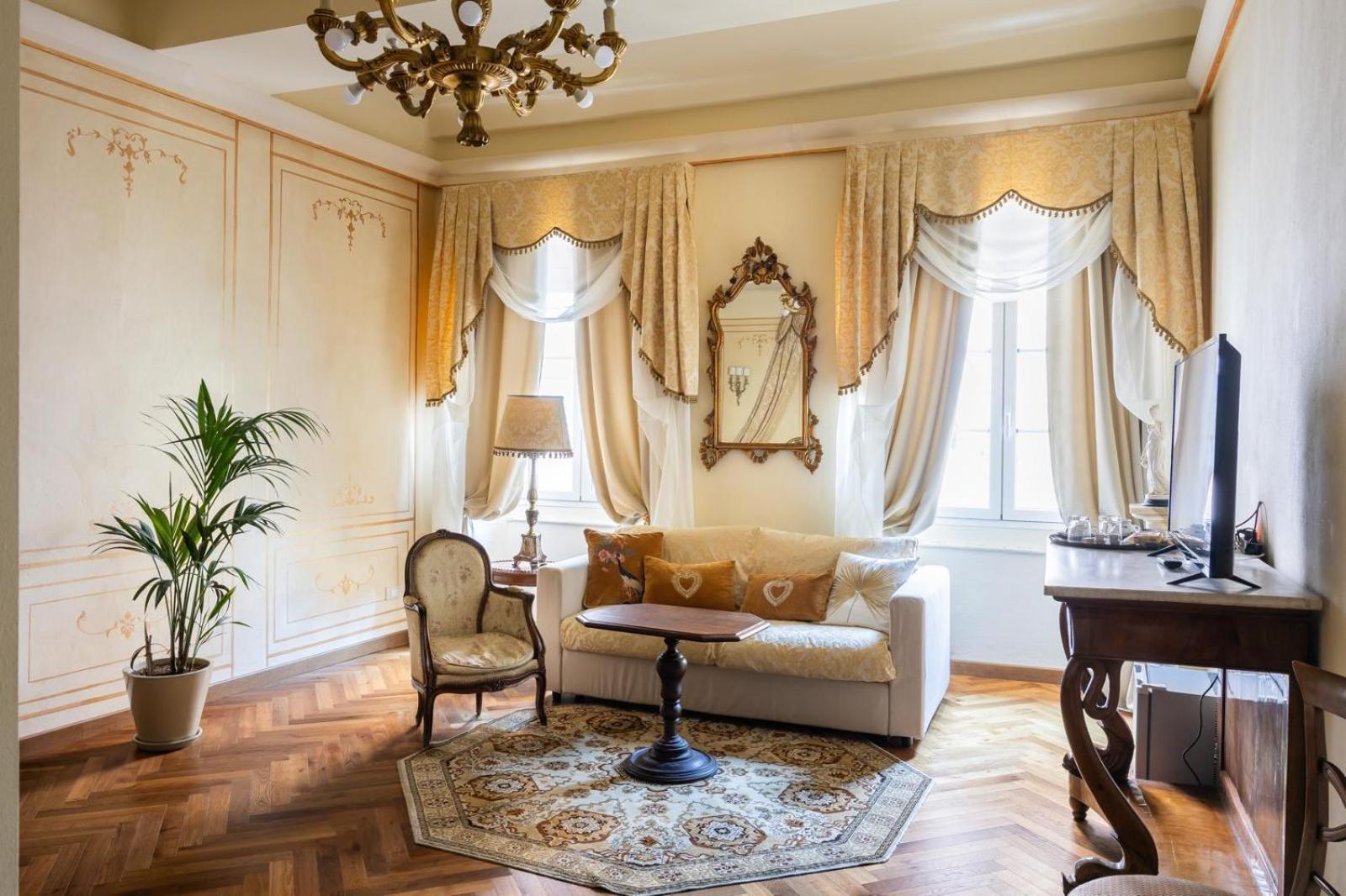 Palazzo Lari Sarzana Hotel ภายนอก รูปภาพ