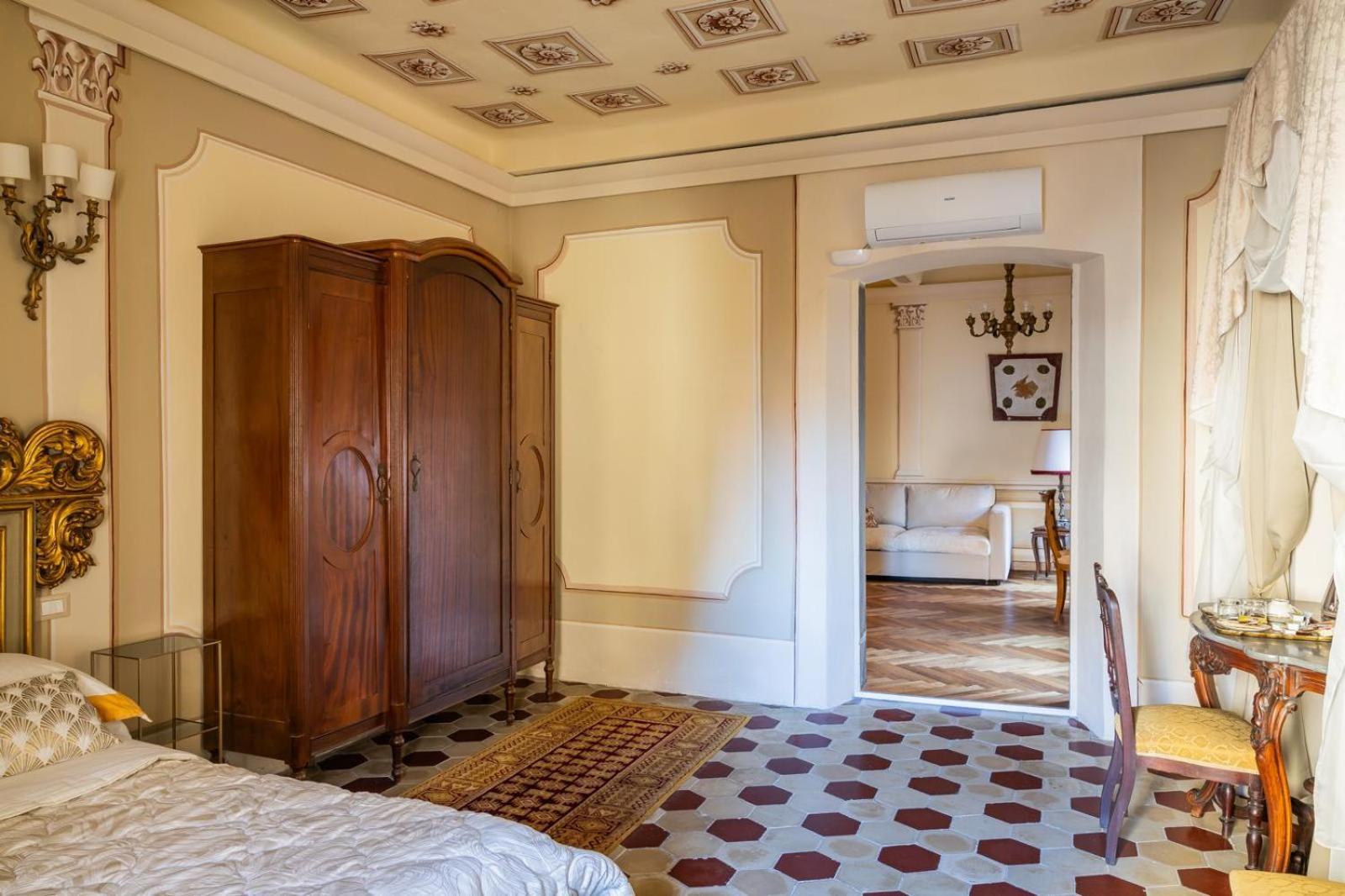 Palazzo Lari Sarzana Hotel ภายนอก รูปภาพ