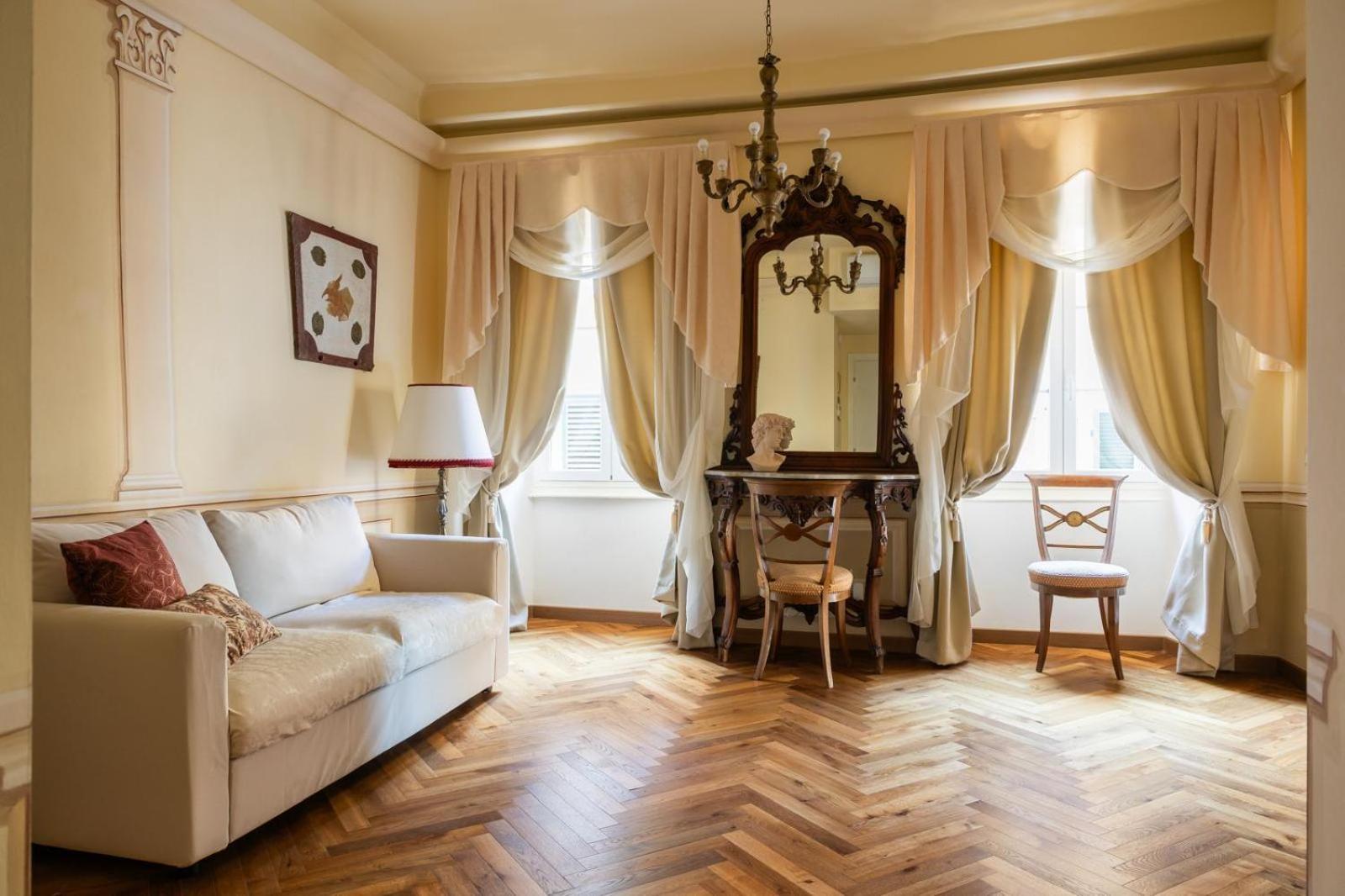 Palazzo Lari Sarzana Hotel ภายนอก รูปภาพ