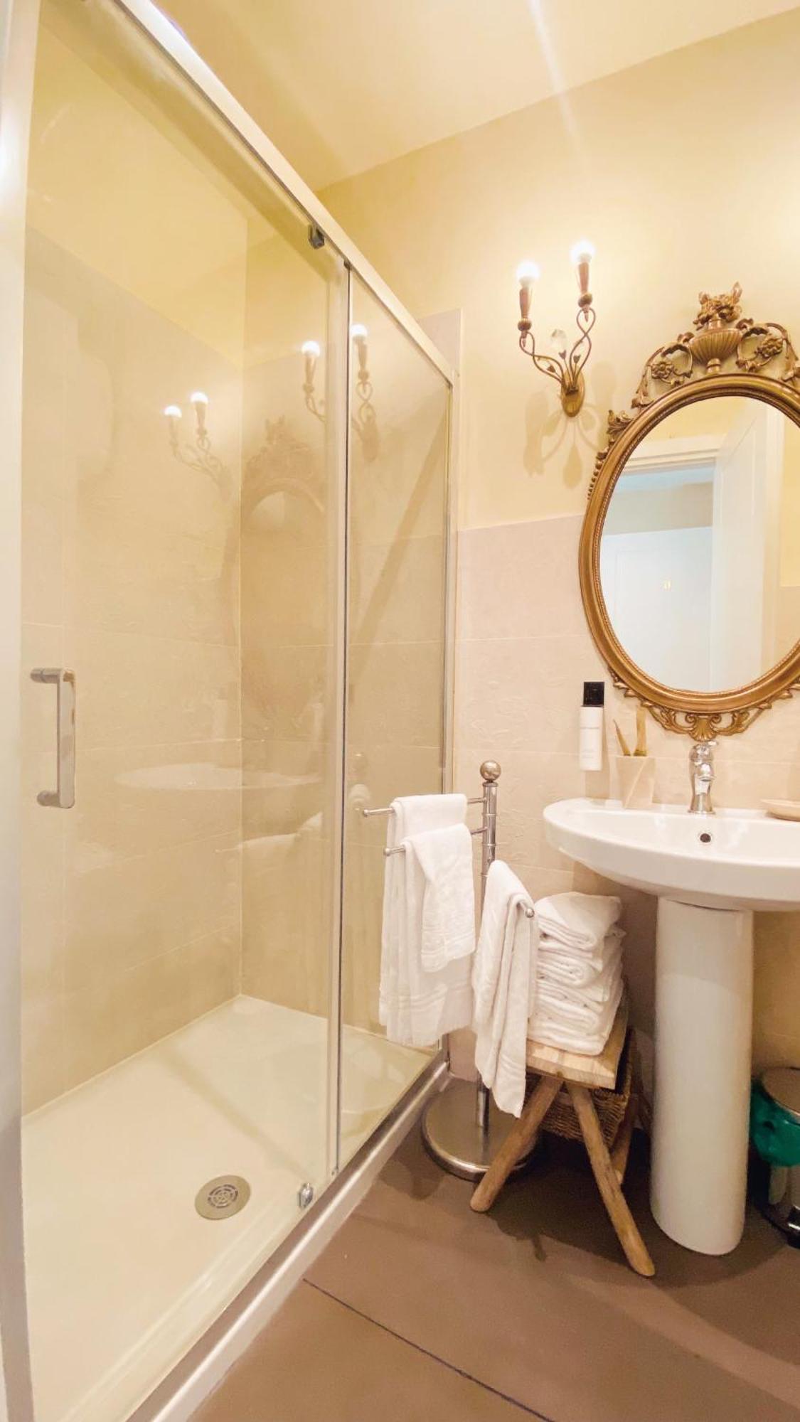 Palazzo Lari Sarzana Hotel ภายนอก รูปภาพ